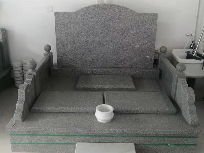 芝麻灰墓碑石材是否易磨损，应该如何保养？